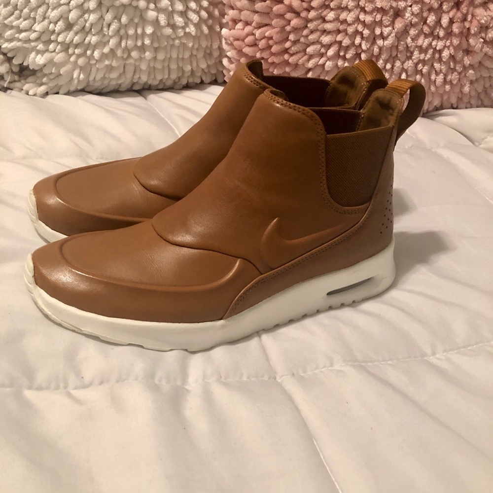 Women’s Nike Air Max Thea  Mid Boot